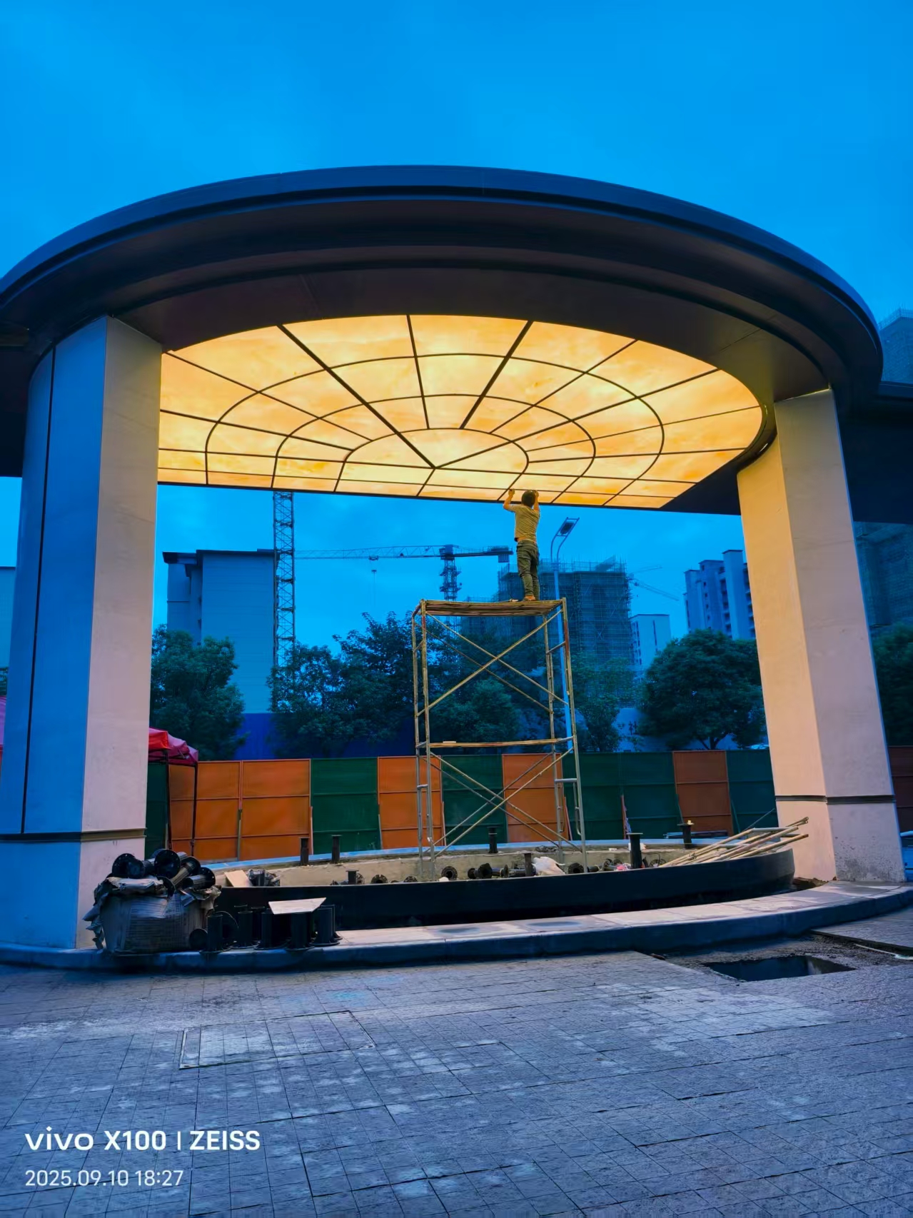 Lezhi Zhenjing canopy installation at dusk